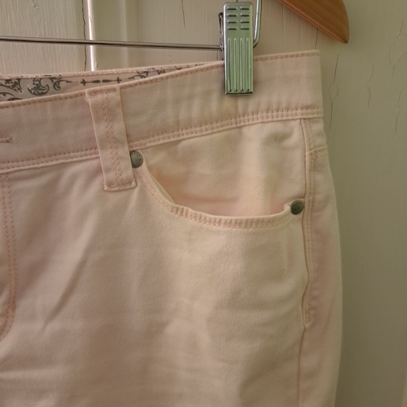 Gloria Vanderbilt Women's Capris - Picture 6 of 16